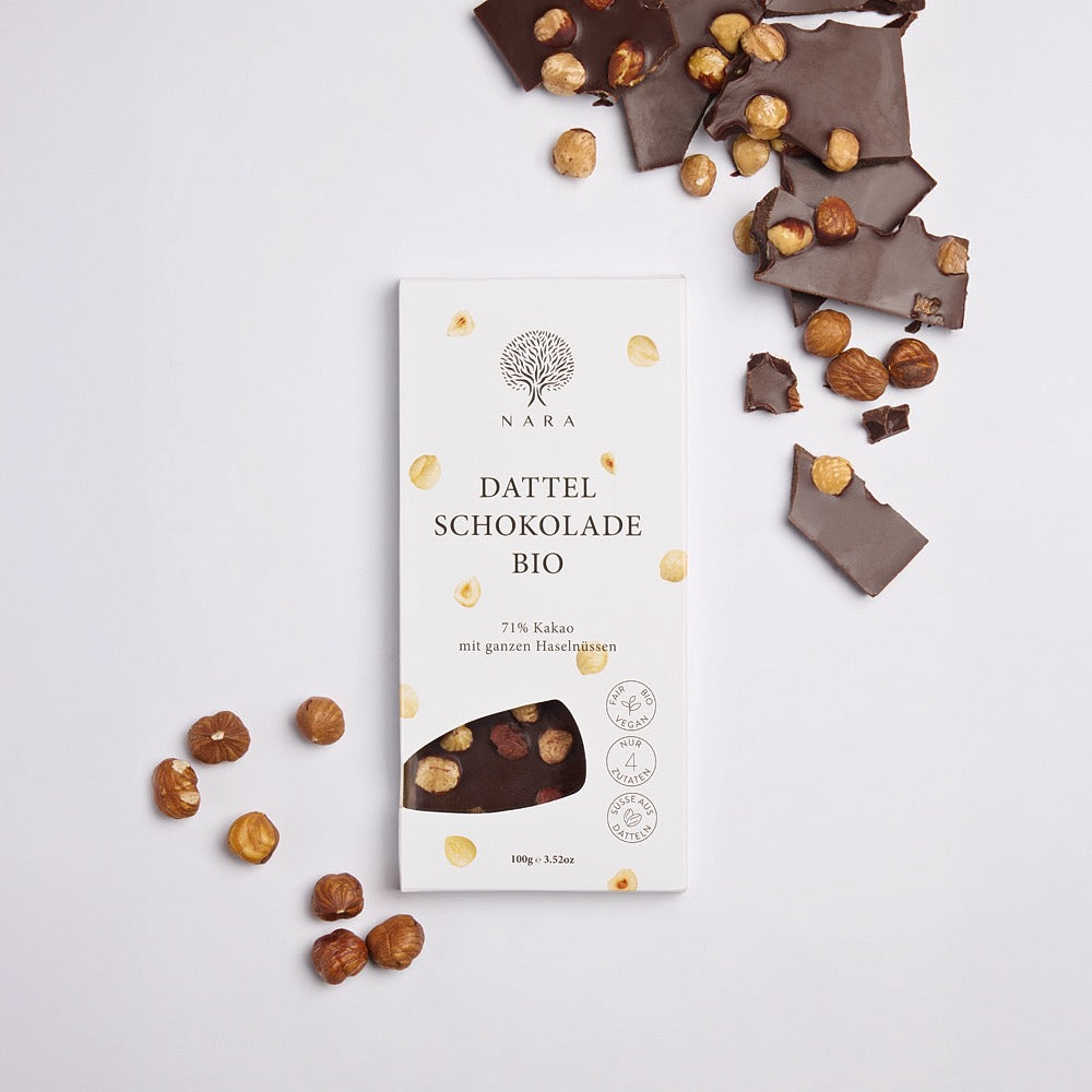Date chocolate organic 71% with whole hazelnuts