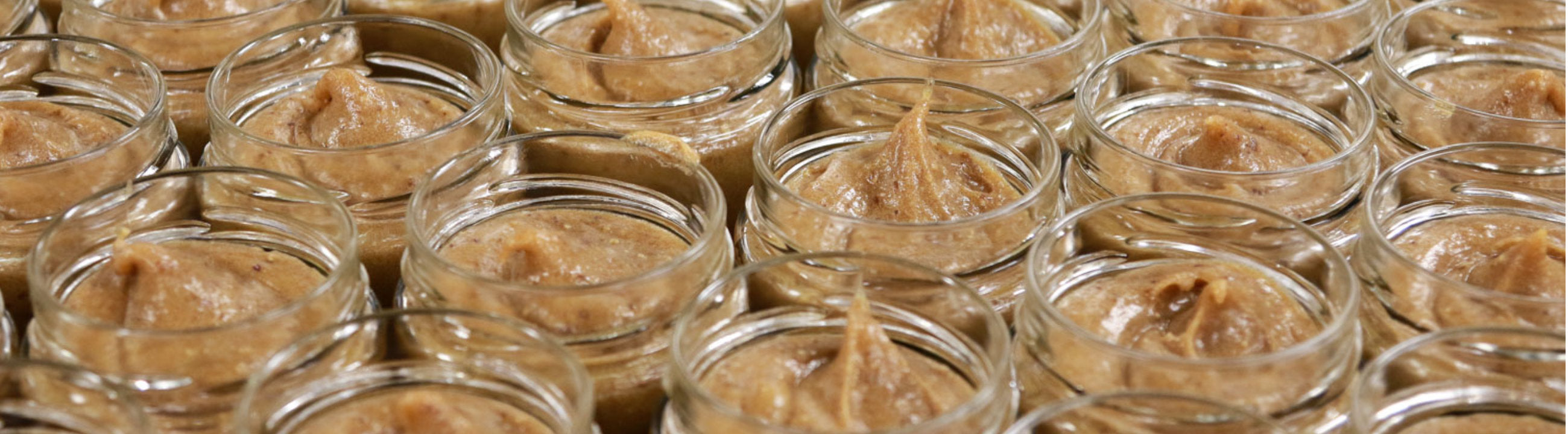 Créations à base de dattes en verre